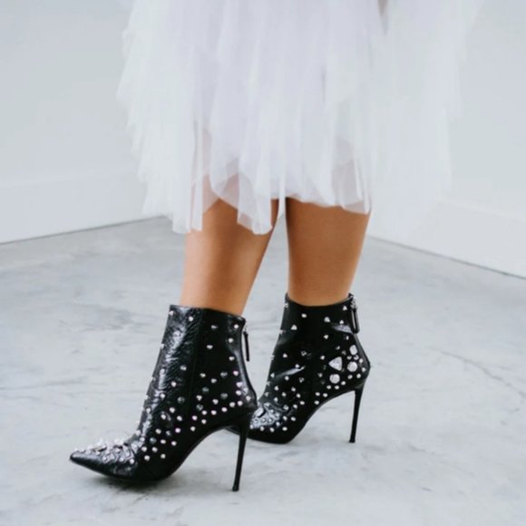 COPY - STEVE MADDEN SPIKED BOOTS - Picture 2 of 4